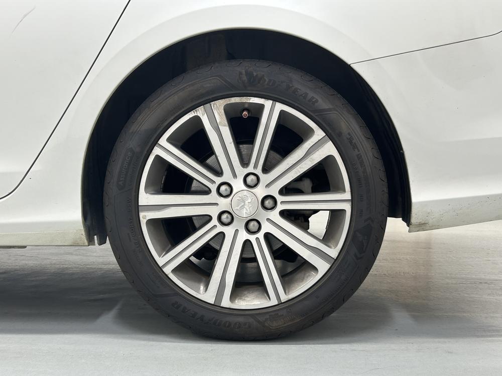 Peugeot 408 2014 1.8L Automatic Luxury – фото 9