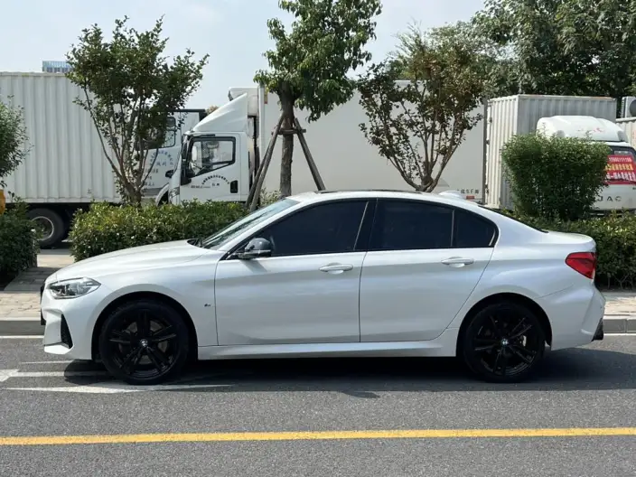 BMW 1 Series 2023 Model 125i M Sports Night Edition – фото 3