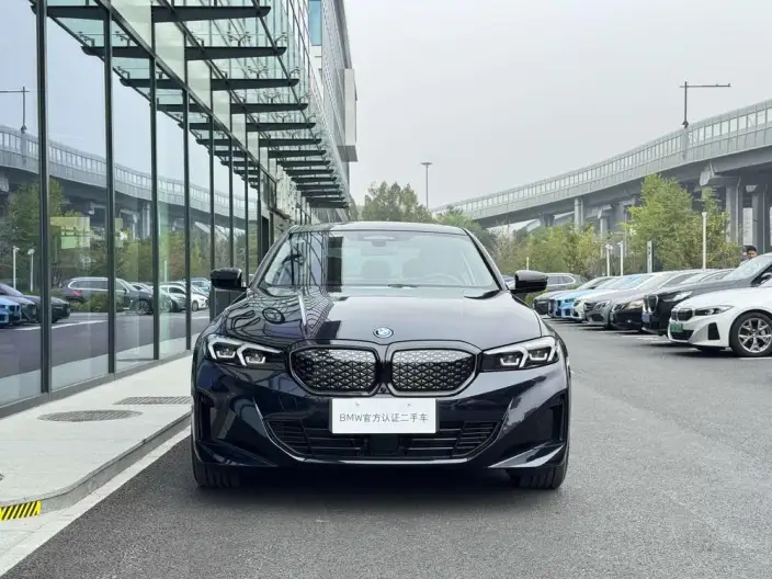 BMW i3 2026 Model eDrive40L Night Set – фото 2