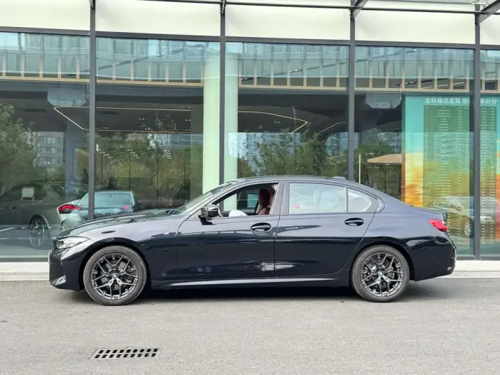 BMW 3 Series 2025 Model 330Li M Sports Night Set – фото 3