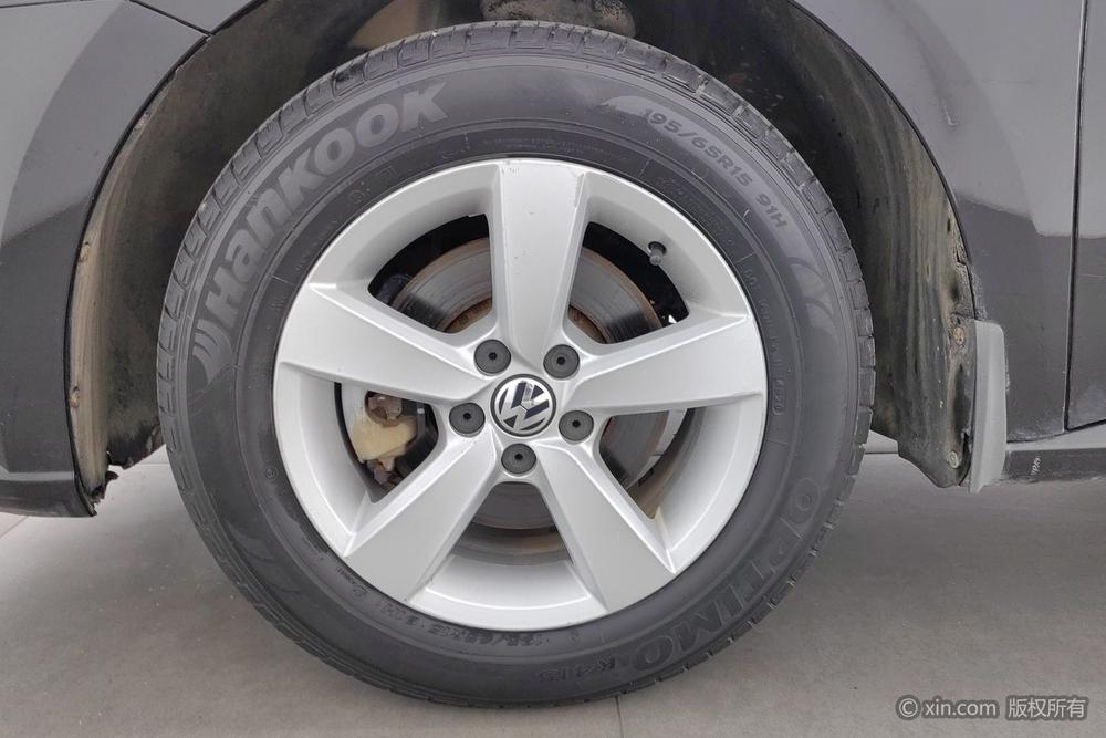 Volkswagen Lavida 2013 Classic Facelift 1.6L Manual Style – фото 9