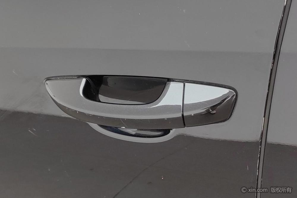 Volkswagen Lavida 2013 Classic Facelift 1.6L Manual Style – фото 10