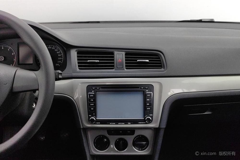 Volkswagen Lavida 2013 Classic Facelift 1.6L Manual Style – фото 11