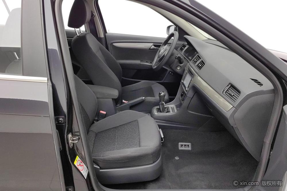 Volkswagen Lavida 2013 Classic Facelift 1.6L Manual Style – фото 12