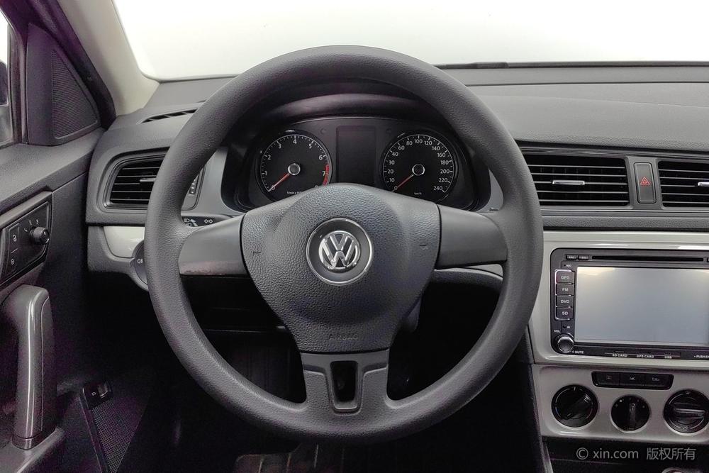 Volkswagen Lavida 2013 Classic Facelift 1.6L Manual Style – фото 14