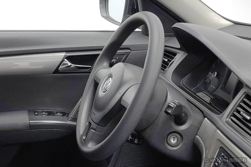 Volkswagen Lavida 2013 Classic Facelift 1.6L Manual Style – фото 17