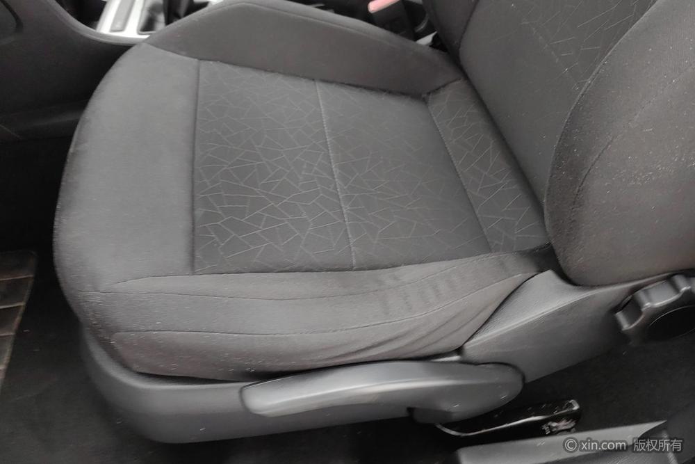 Volkswagen Lavida 2013 Classic Facelift 1.6L Manual Style – фото 19