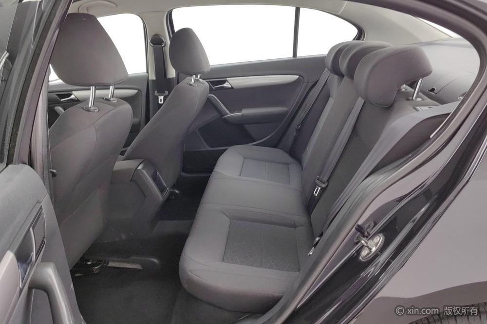 Volkswagen Lavida 2013 Classic Facelift 1.6L Manual Style – фото 20