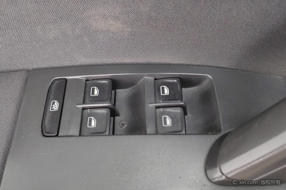 Volkswagen Lavida 2013 Classic Facelift 1.6L Manual Style – фото 23