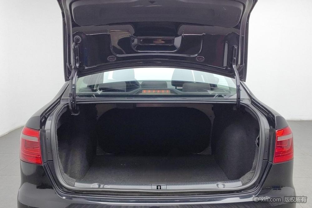 Volkswagen Lavida 2013 Classic Facelift 1.6L Manual Style – фото 24