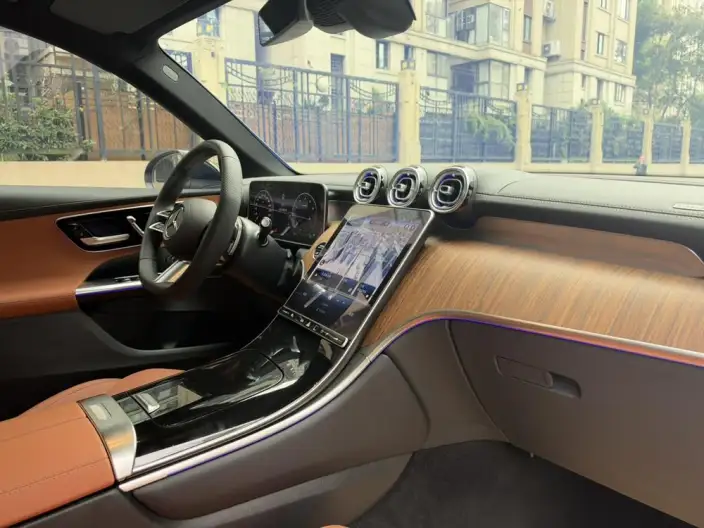 Mercedes-Benz GLC 2024 Model GLC 300 L 4MATIC Dynamic Model 5 seat – фото 10