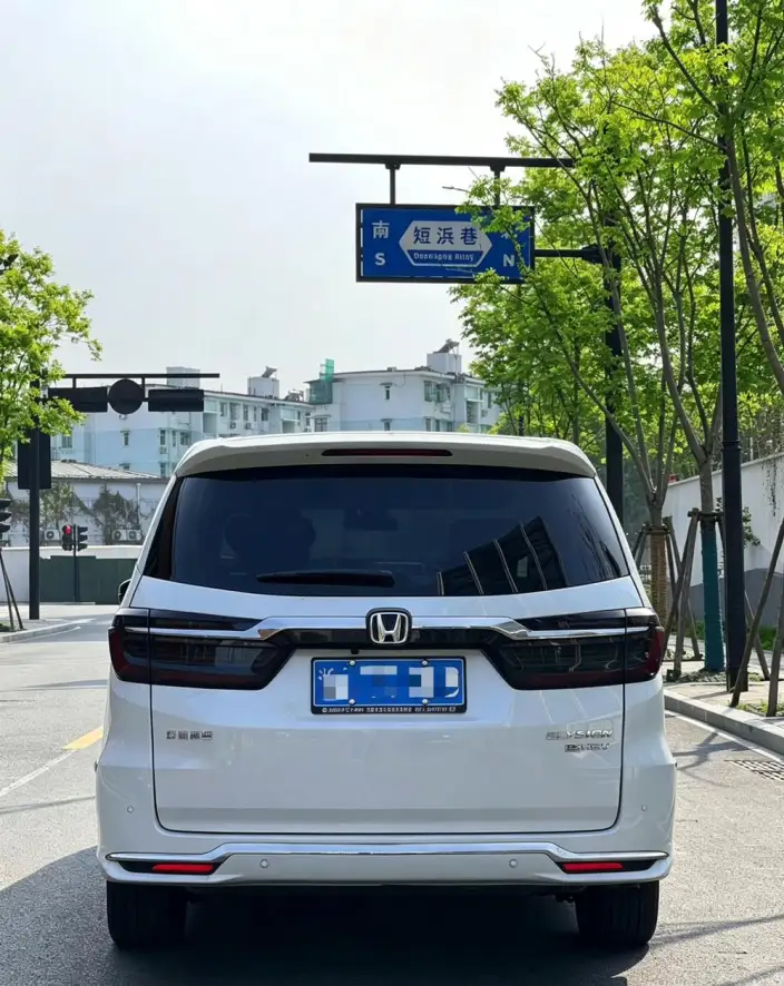 Honda Elysion 2022 Model 2.0L Hybrid Deluxe Edition – фото 3
