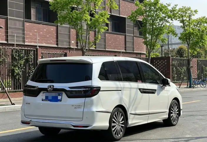Honda Elysion 2022 Model 2.0L Hybrid Deluxe Edition – фото 4