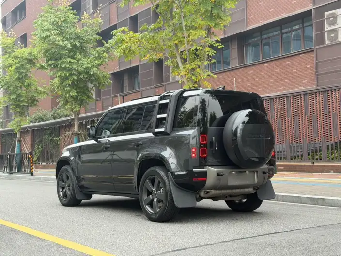 Land Rover Defender 2023 Model Facelift 110 P400 X-Dynamic HSE – фото 4