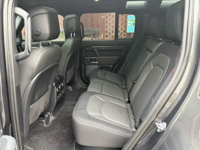 Land Rover Defender 2023 Model Facelift 110 P400 X-Dynamic HSE – фото 10