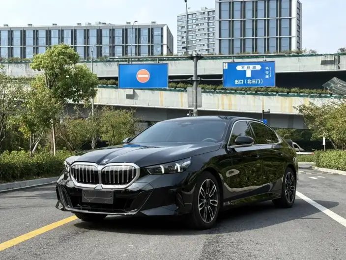BMW 5 Series 2026 Model 530Li Leading Model M Sports Set – фото 1