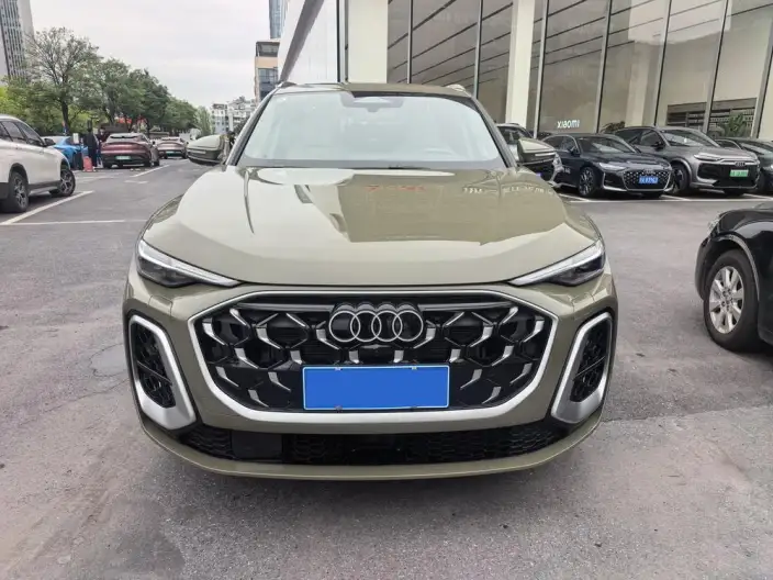 Audi Q5L 2026 Model 2.0T 10M Users Edition Edition – фото 2
