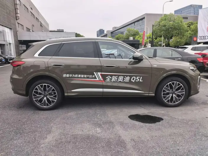 Audi Q5L 2026 Model 2.0T 10M Users Edition Edition – фото 5