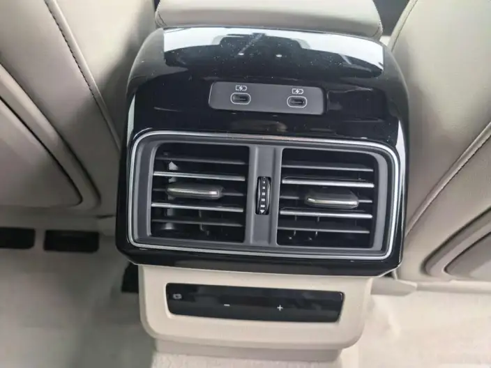 Audi Q5L 2026 Model 2.0T 10M Users Edition Edition – фото 8