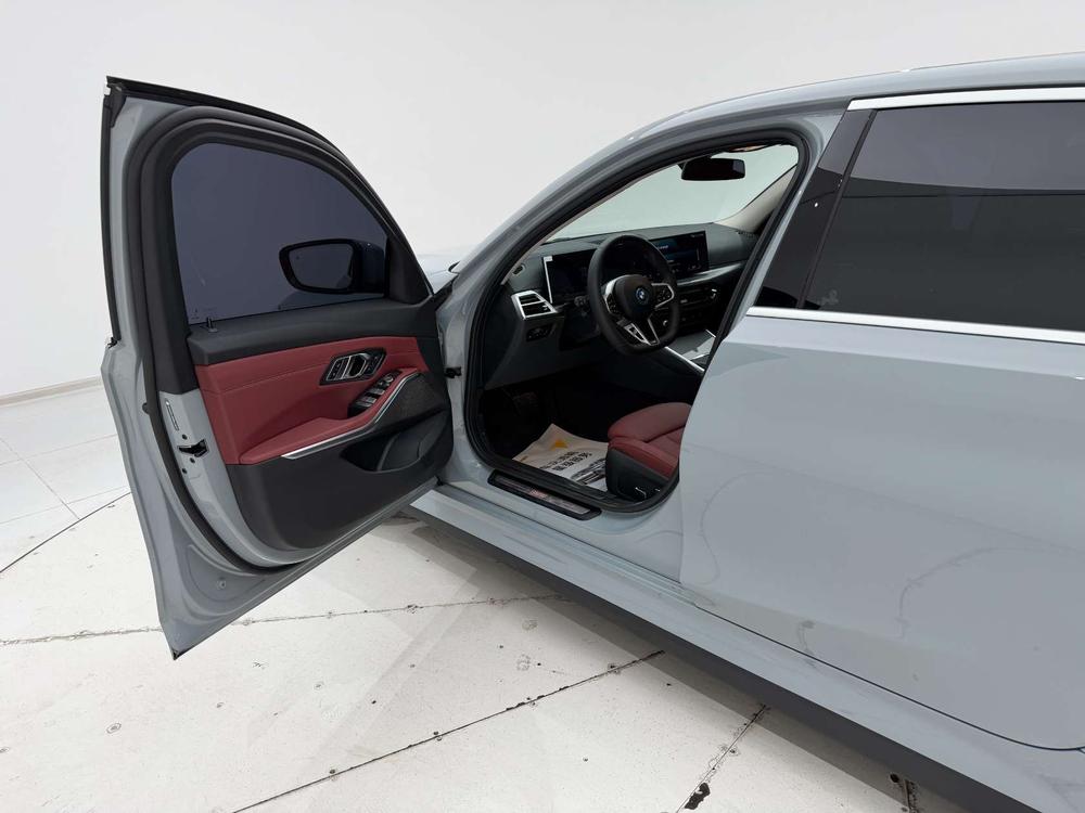 BMW i3 2026 модификация eDrive35L – фото 23