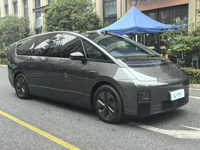Li Auto MEGA 2024 Model Ultra Edition – фото 3