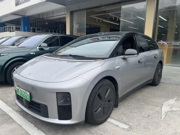 Li Auto i6 2025 Model 2WD Standard Edition – фото 1