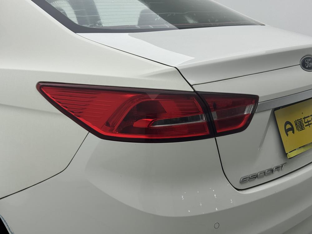 Ford Escort 2015 1.5L Automatic Fashion – фото 13
