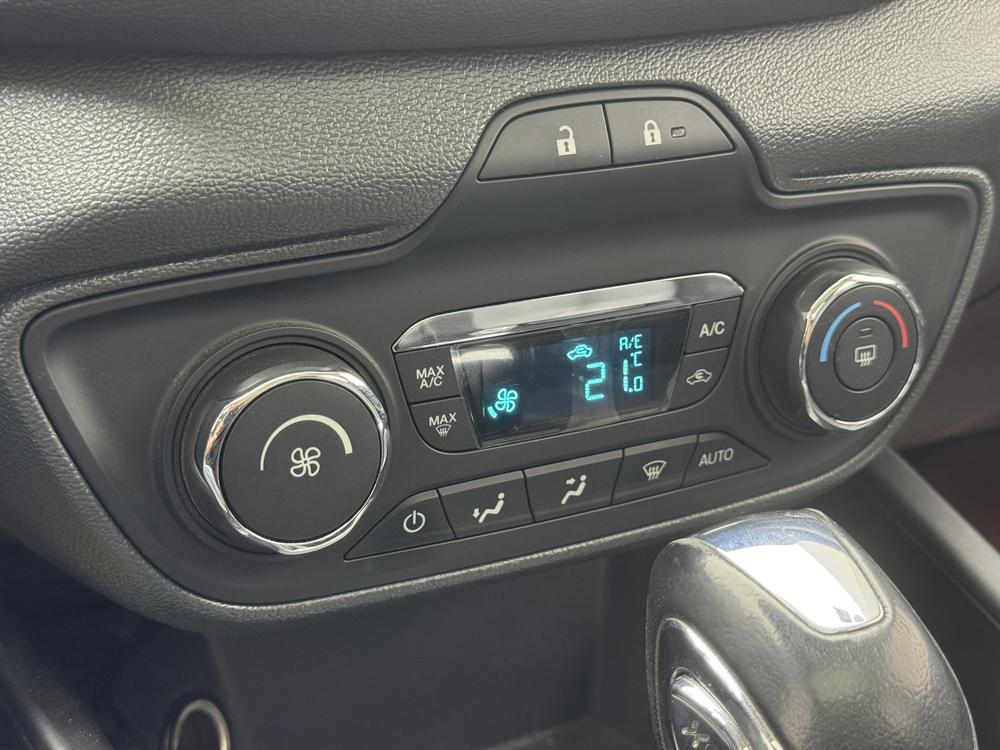 Ford Escort 2015 1.5L Automatic Fashion – фото 15
