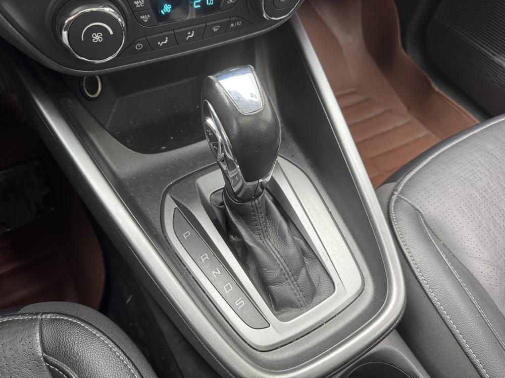 Ford Escort 2015 1.5L Automatic Fashion – фото 18