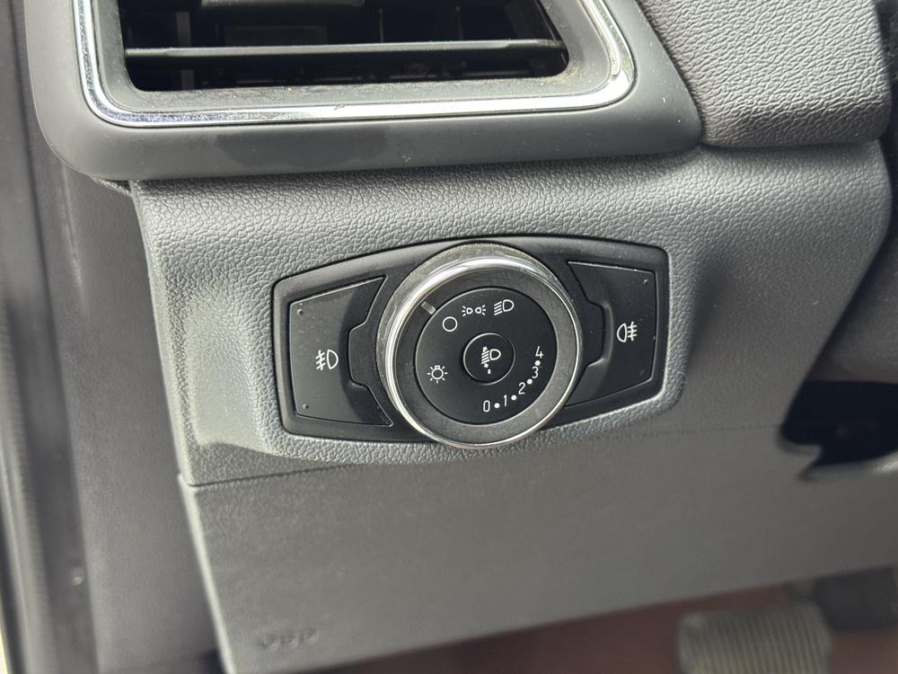 Ford Escort 2015 1.5L Automatic Fashion – фото 19