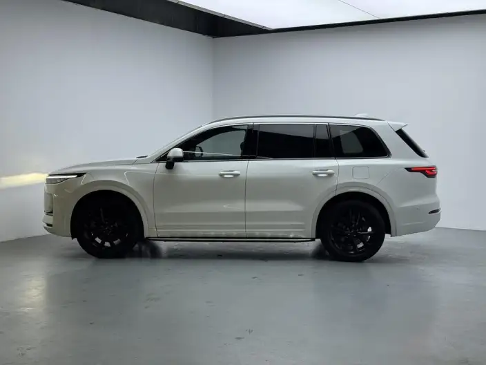 Li Auto ONE 2021 Model Extended Range 6 seat Edition – фото 4