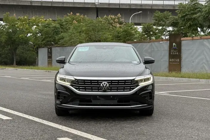 Volkswagen Passat 2022 Model 330TSI Deluxe Edition – фото 2