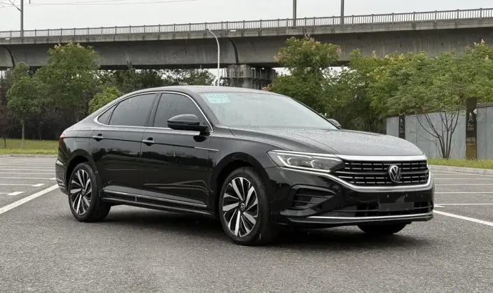 Volkswagen Passat 2022 Model 330TSI Deluxe Edition – фото 3