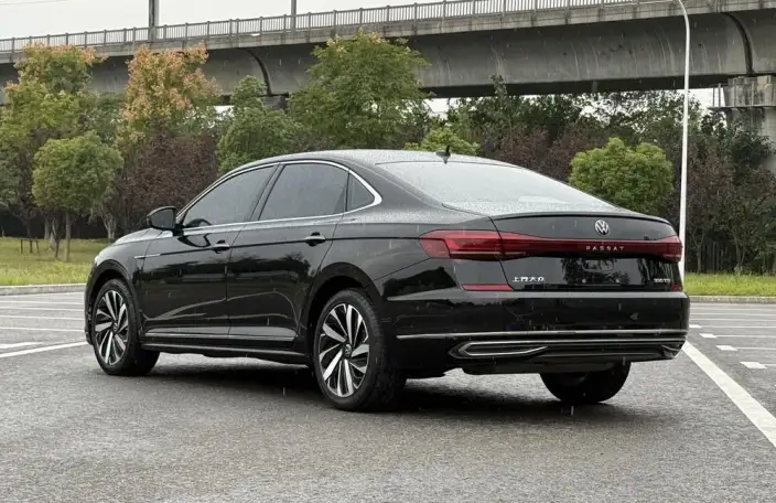 Volkswagen Passat 2022 Model 330TSI Deluxe Edition – фото 4