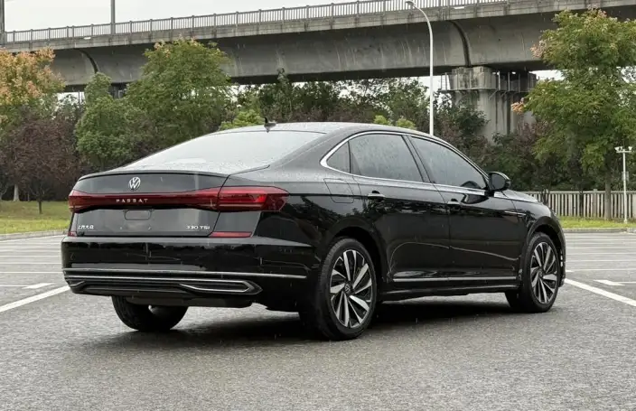 Volkswagen Passat 2022 Model 330TSI Deluxe Edition – фото 6