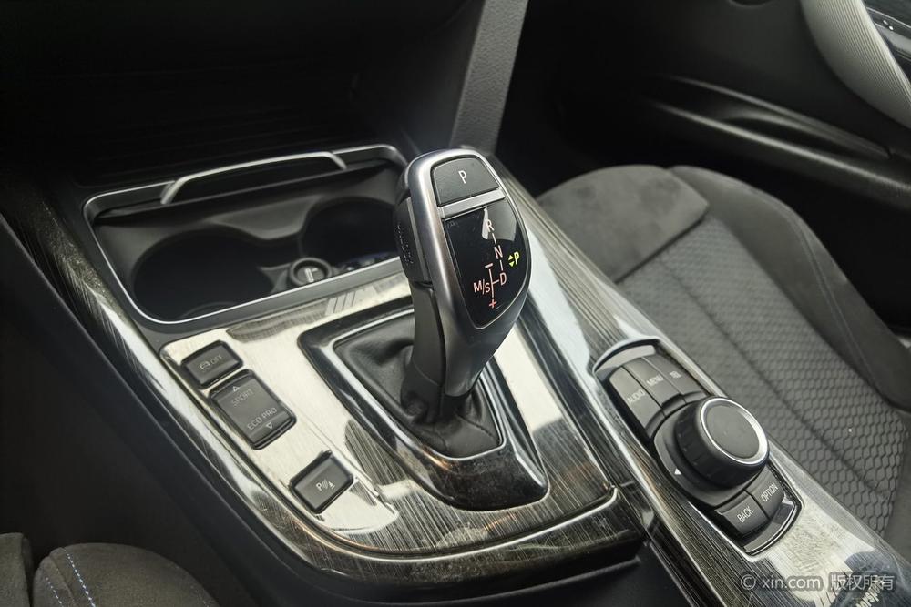 BMW 3 Series 2017 модификация 320i M Спорт тип – фото 14