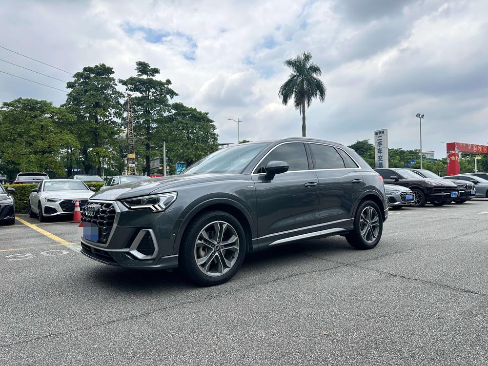 AUDI Q3 2022 40 TFSI Stylish Dynamic