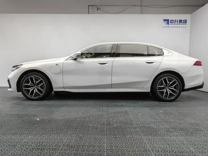 BMW i5 2024 Model eDrive35L Exclusive Model M Sports Set – фото 4