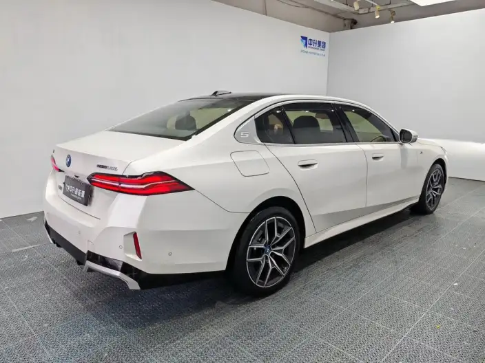 BMW i5 2024 Model eDrive35L Exclusive Model M Sports Set – фото 7