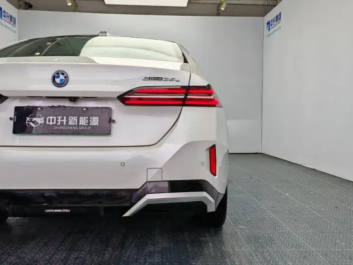 BMW i5 2024 Model eDrive35L Exclusive Model M Sports Set – фото 9