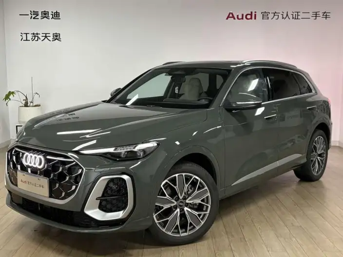 Audi Q5L 2026 Model 2.0T 10M Users Edition Edition – фото 1