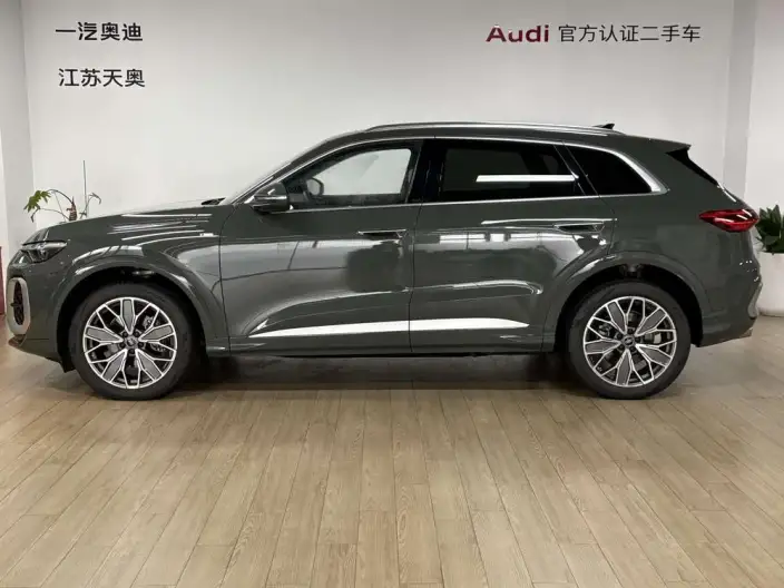 Audi Q5L 2026 Model 2.0T 10M Users Edition Edition – фото 3