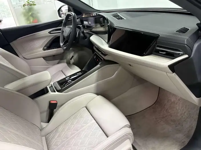 Audi Q5L 2026 Model 2.0T 10M Users Edition Edition – фото 9