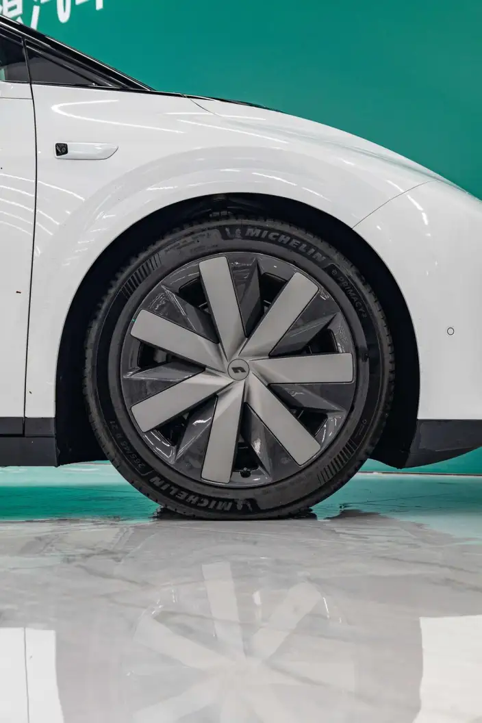 Li Auto i8 2025 Model Standard Edition – фото 8