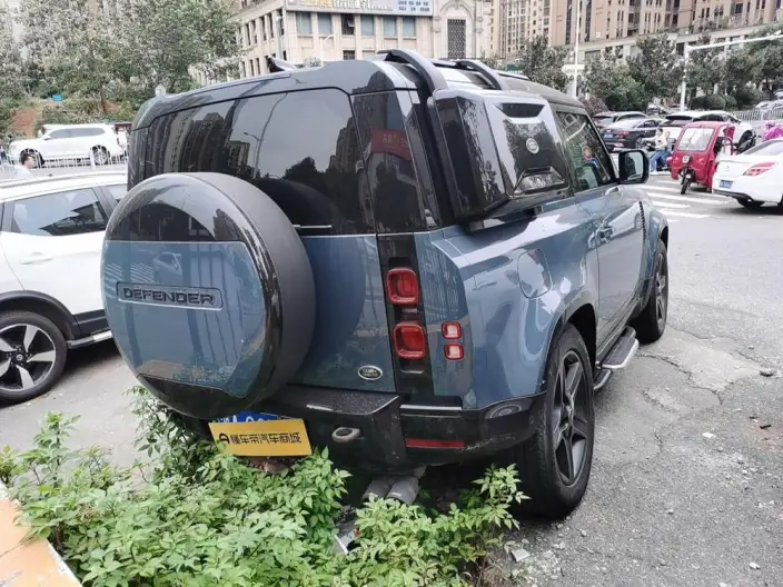 Land Rover Defender 2022 Model 90 P300 X-Dynamic HSE – фото 2