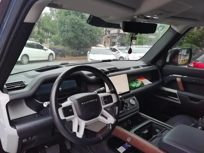 Land Rover Defender 2022 Model 90 P300 X-Dynamic HSE – фото 5