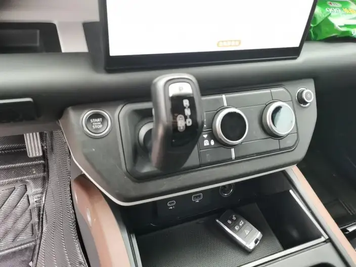 Land Rover Defender 2022 Model 90 P300 X-Dynamic HSE – фото 9