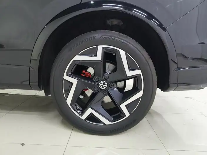 Volkswagen Tiguan L 2024 Model Pro 330TSI 2WD R-Line Smart collar Edition – фото 9