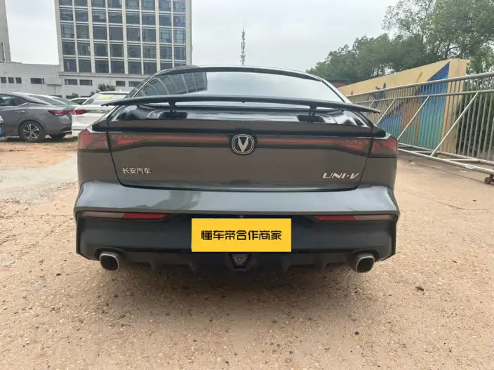 Changan UNI-V 2022 Model 1.5T Smart Pilot Model – фото 6