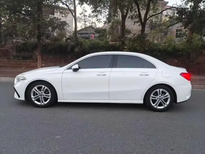 Mercedes-Benz A-class 2024 Model Facelift A 180 L – фото 4